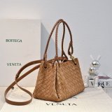 TOP Bottega Veneta Medium Parachute bag suede