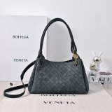 TOP Bottega Veneta Medium Parachute bag suede