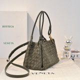 TOP Bottega Veneta Medium Parachute bag suede